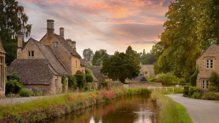 Luxury & Unique Holiday Cottages in The Cotswolds: Experience Tranquility & Elegance