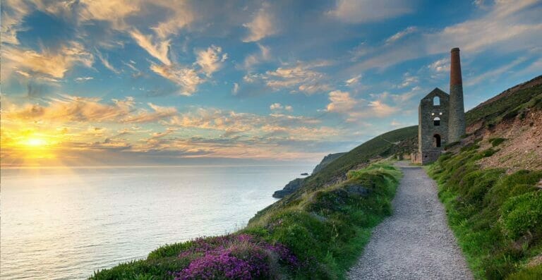 Experiencing Cornwall’s Charm: The Ultimate Guide to Unforgettable Adventures and Unique Stays